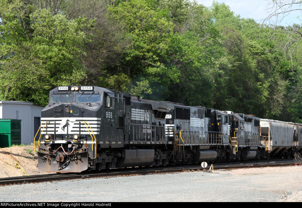 NS 9158 leads train 351 out of Glenwood Yard